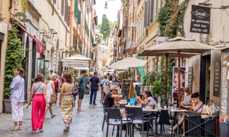 Piazza di Spagna: Jantung Berdenyut Mode dan Sejarah Roma